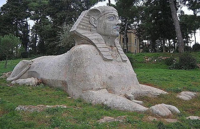 Sfinga アパート *